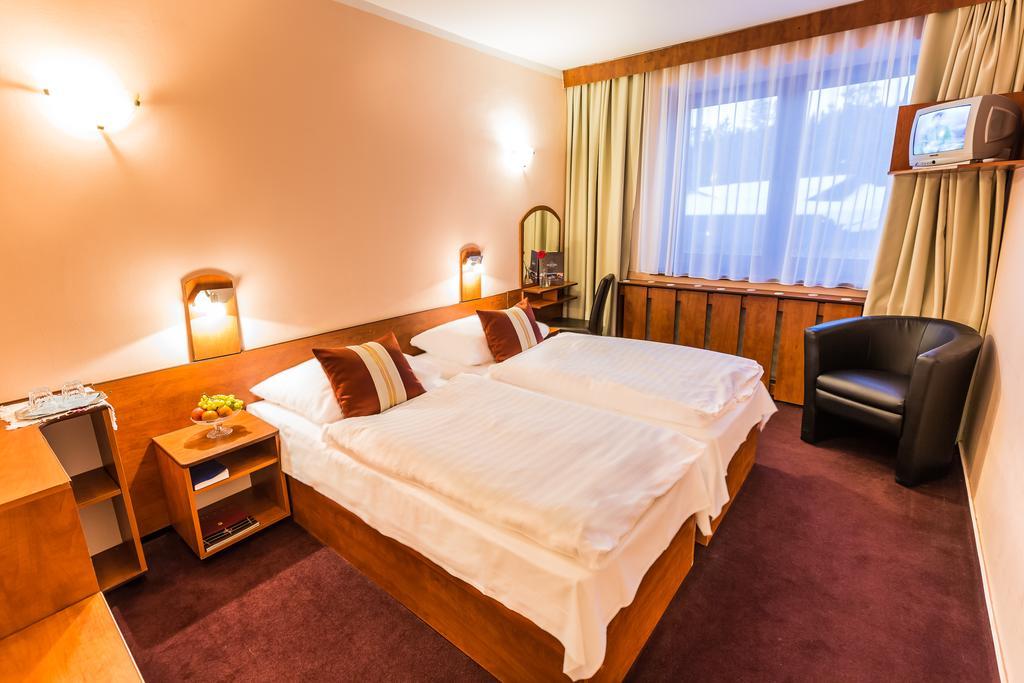Hotel Sachticka Банска-Бистрица Экстерьер фото